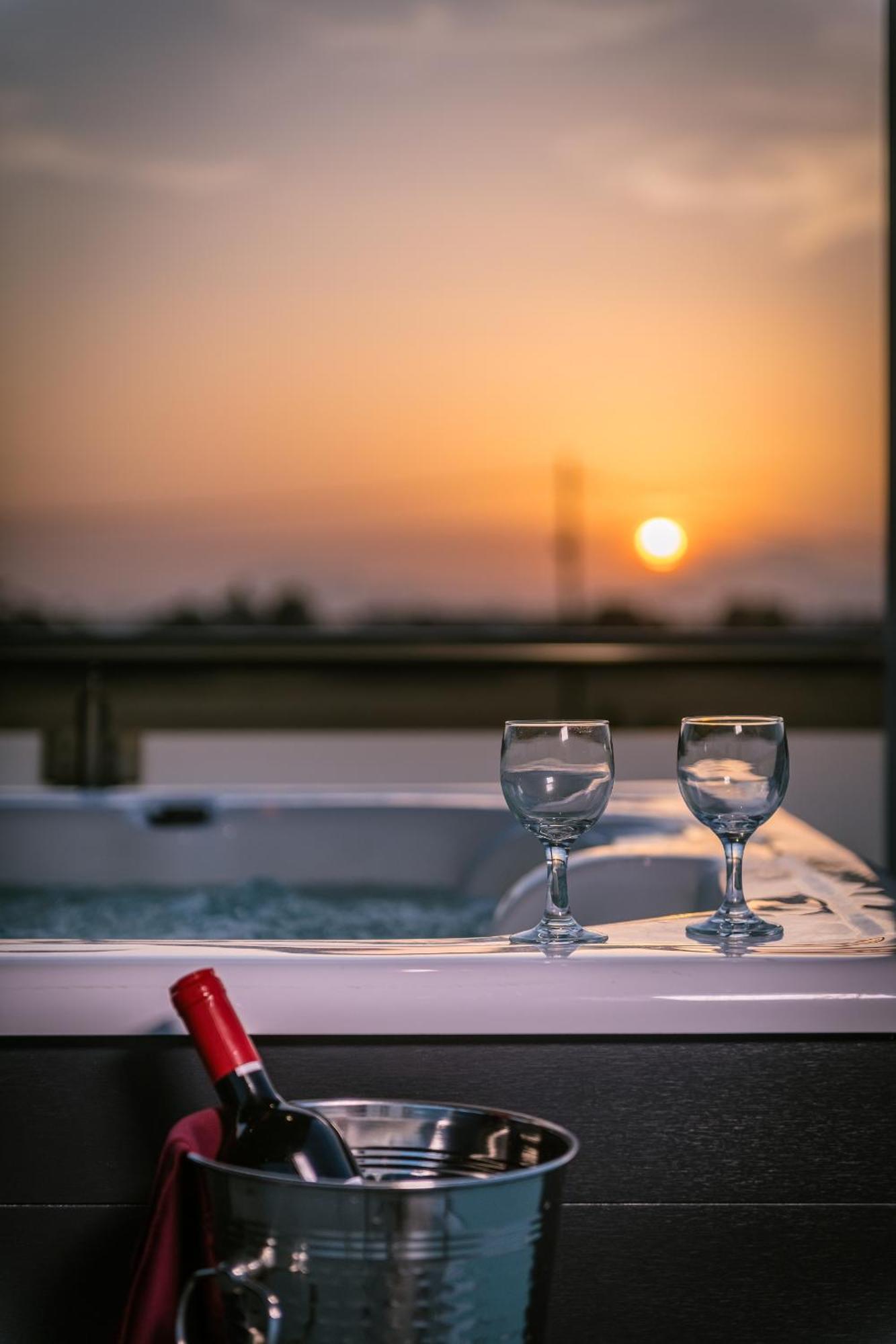 Asteria Pearl Villa 2 With Rooftop Jacuzzi Тігакі Екстер'єр фото